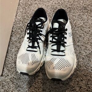 On cloud tennis shoes